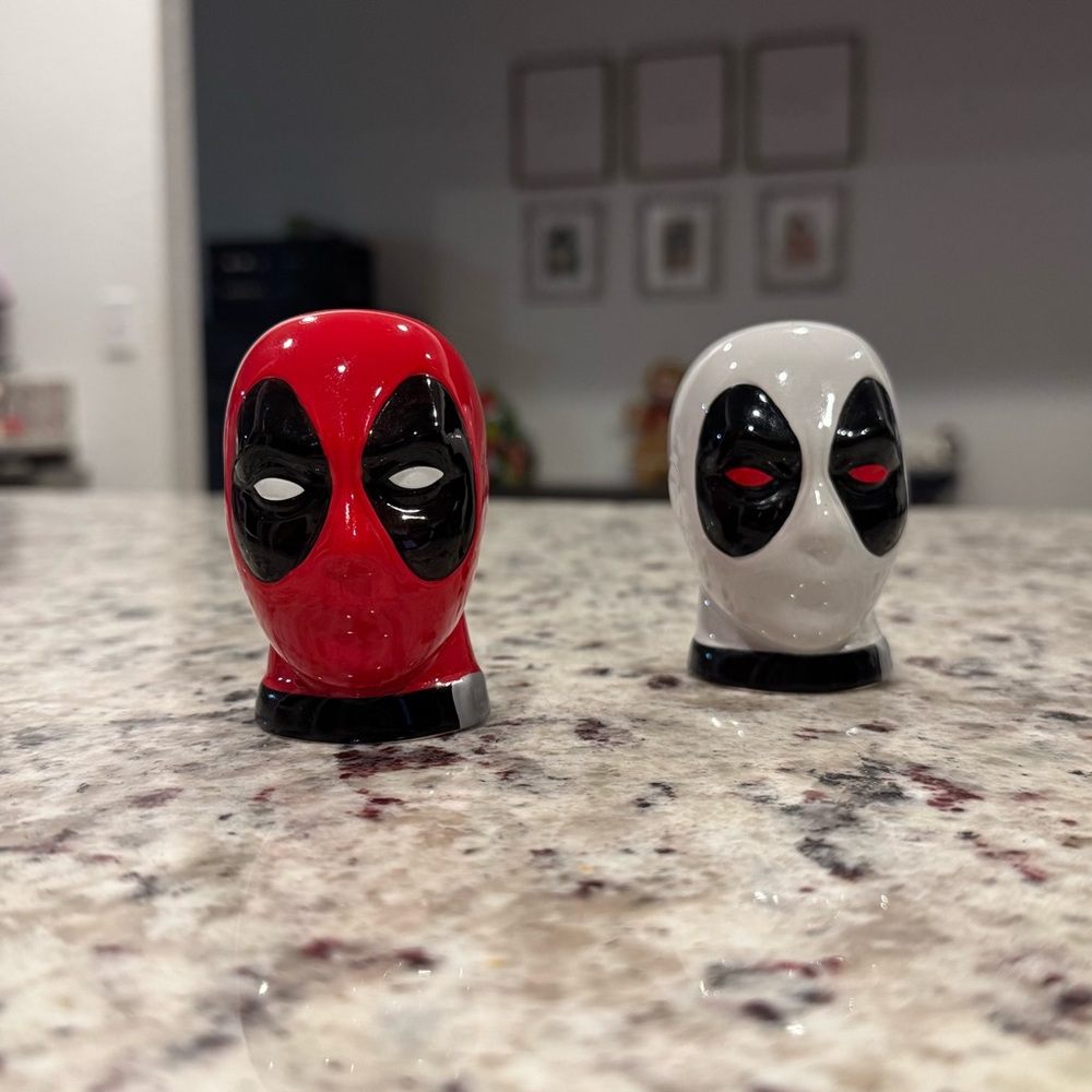 Marvel Red and White Deadpool Shaker Set